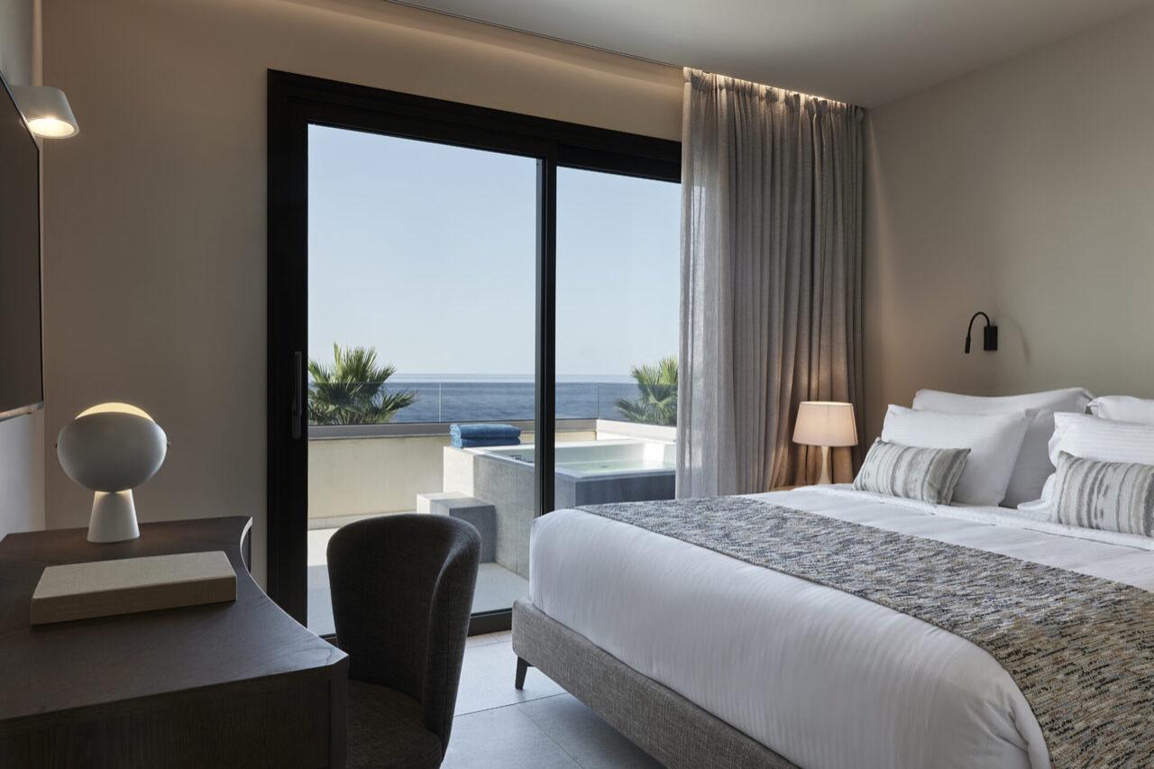 Executive Suite Sea Front with Jacuzzi