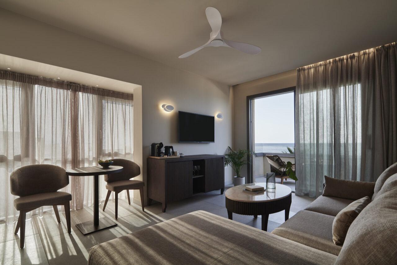 Executive Suite Sea Front with Jacuzzi