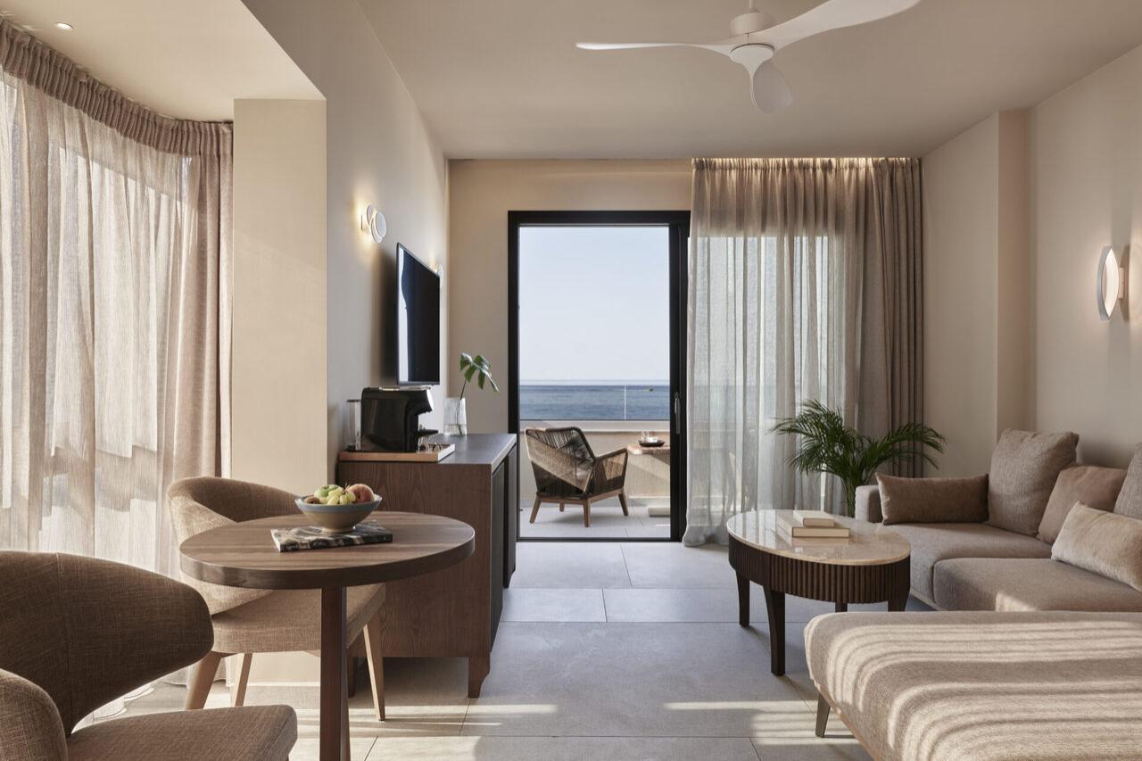 Executive Suite Sea Front with Jacuzzi