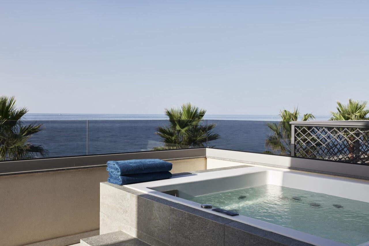 Executive Suite Sea Front with Jacuzzi