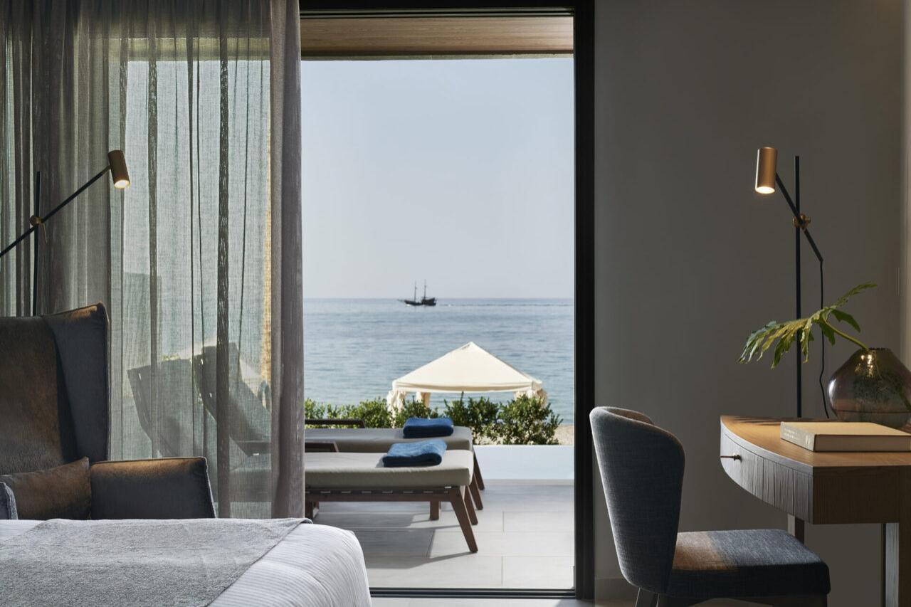 Executive Suite Beach Front with Private Pool