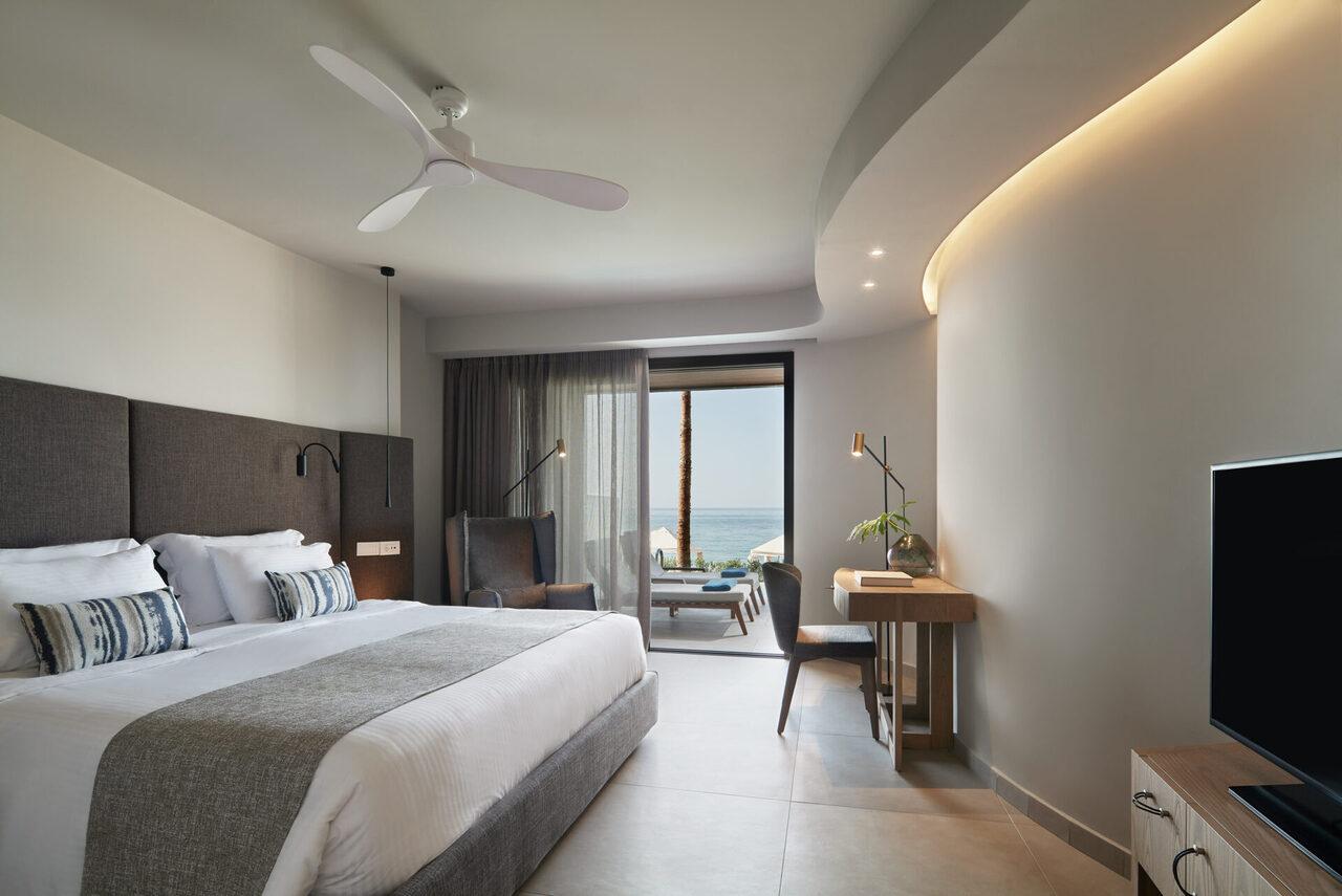 Executive Suite Beach Front with Private Pool