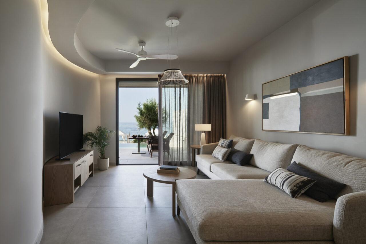 Executive Suite Beach Front with Private Pool