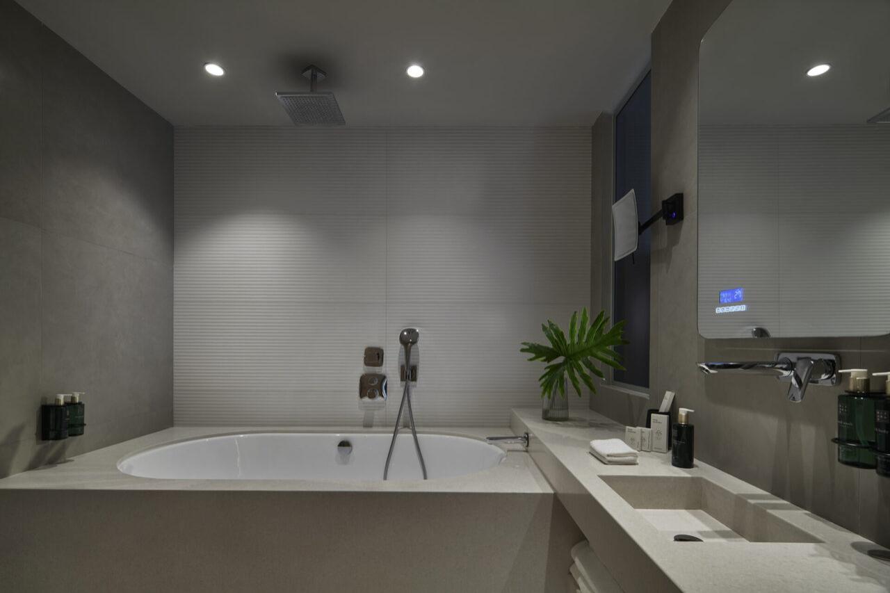 Executive Suite Beach Front with Private Pool