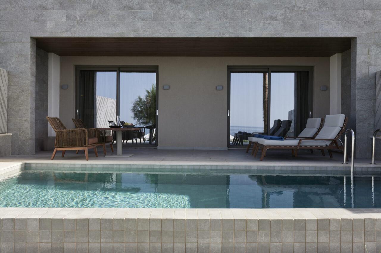 Executive Suite Beach Front with Private Pool