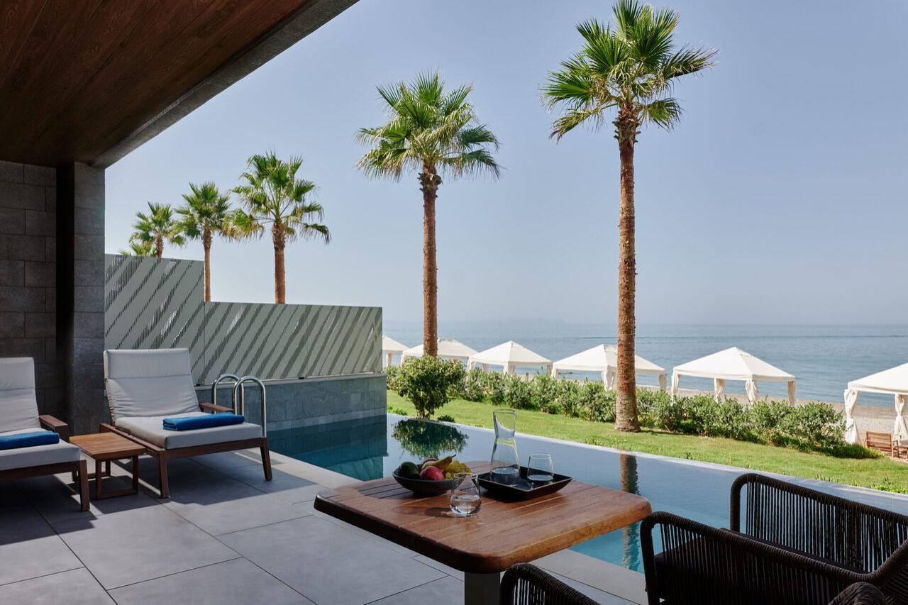 Executive Suite Beach Front with Private Pool