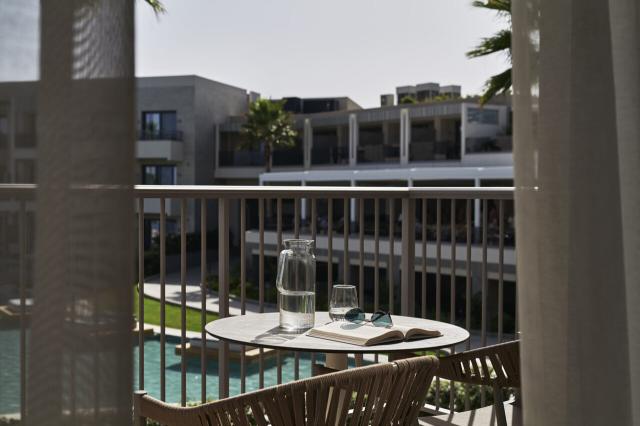 Superior Double Pool View