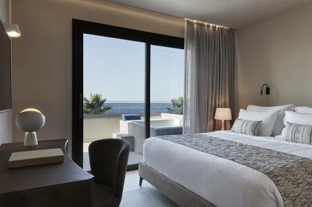 Executive Suite Sea Front with Jacuzzi