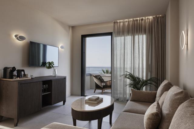 Executive Suite Sea Front with Jacuzzi