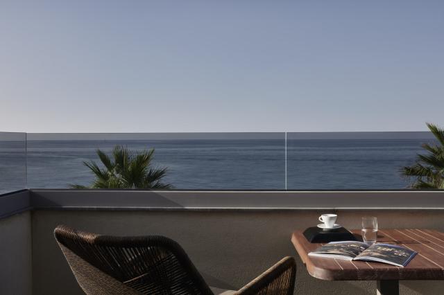 Executive Suite Sea Front with Jacuzzi