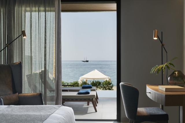 Executive Suite Sea Front with Private Pool