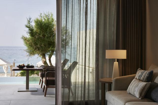 Executive Suite Sea Front with Private Pool