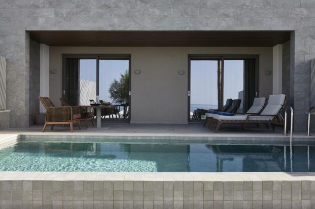 Executive Suite Sea Front with Private Pool