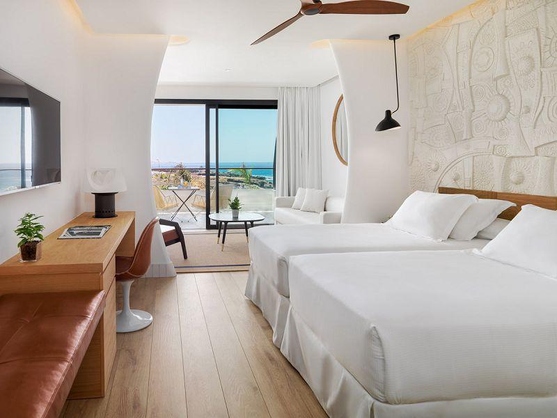 Room Balcony or Terrace, Lateral Sea View