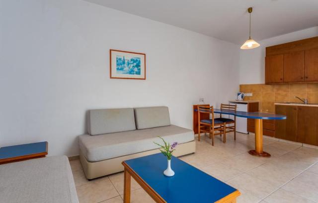 One Bedroom Apartment Inland View