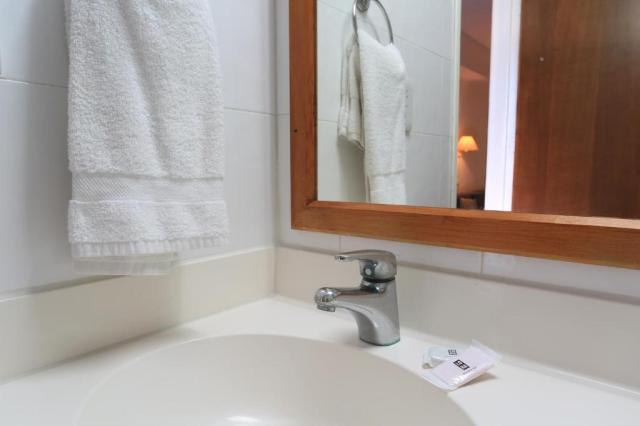 One Bedroom Apartment Inland View