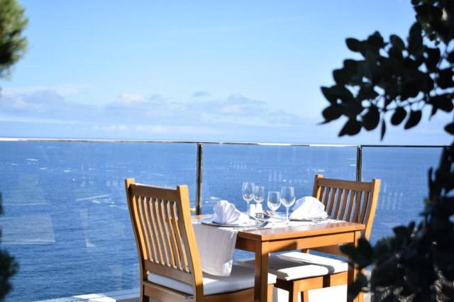 Madeira Regency Cliff