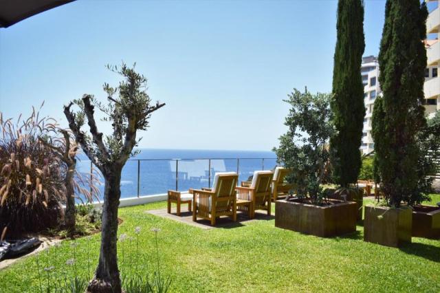 Madeira Regency Cliff