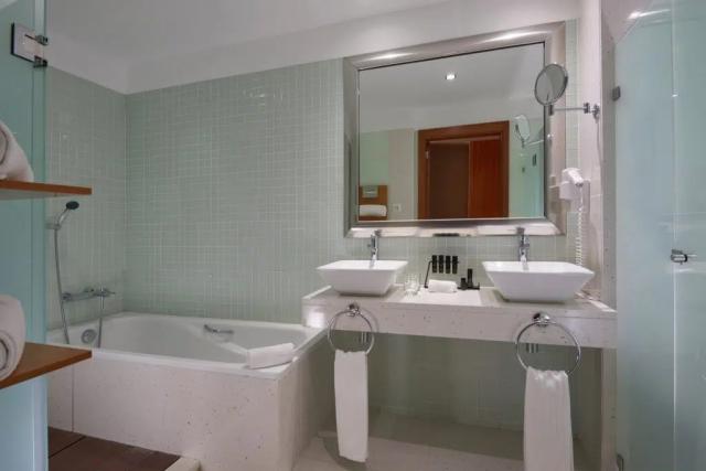  Royal Suite