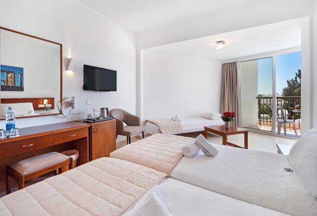 Twin Room Pool View