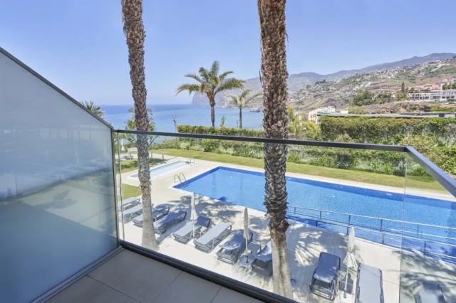 Twin Room Pool View