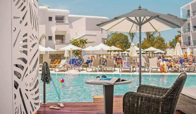 Junior Suite Swim Up