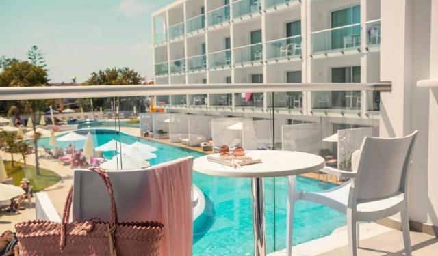 Superior Family Room Pool View
