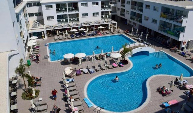 Standard Twin Room Pool View