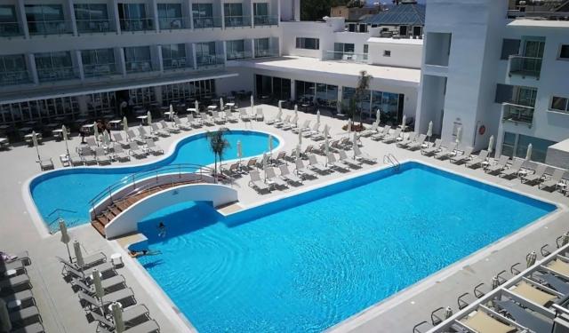 Deluxe Family Room Pool View