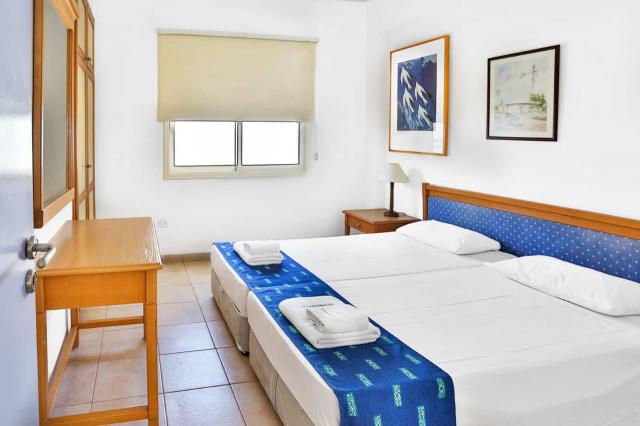 One Bedroom Apartment Inland View