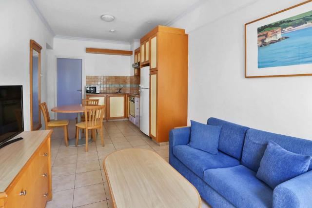One Bedroom Apartment Inland View
