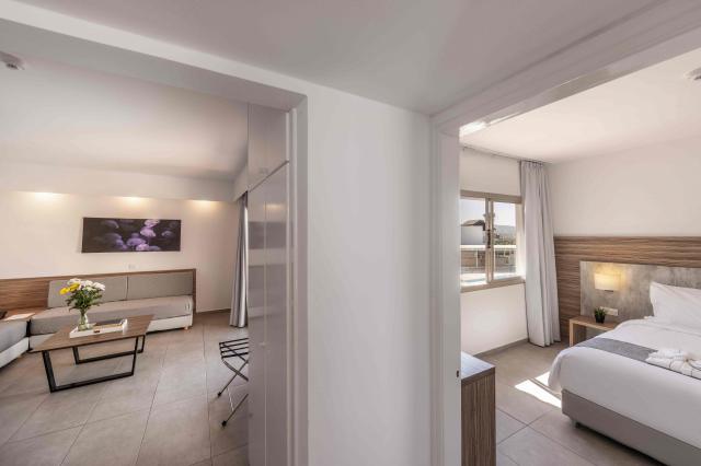 One Bedroom Apartment Sea View