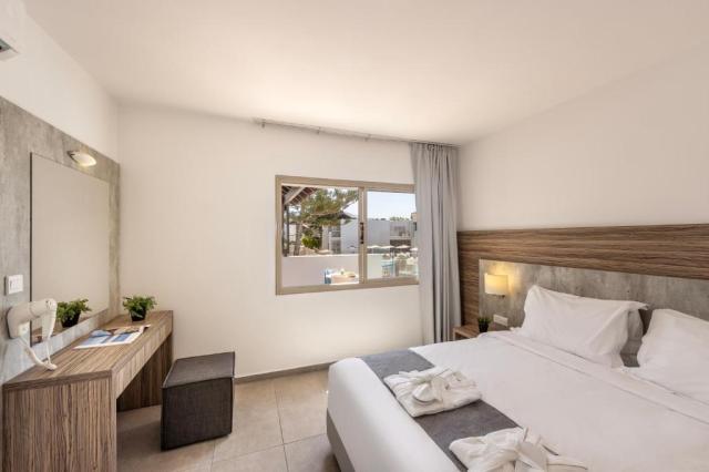 One Bedroom Apartment Inland View