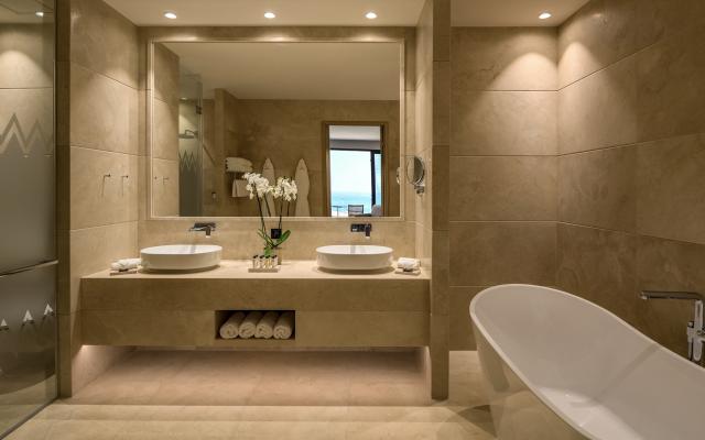 Cap One Bedroom Suite