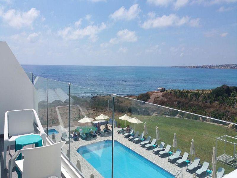 Studio Suite Pool and Sea View