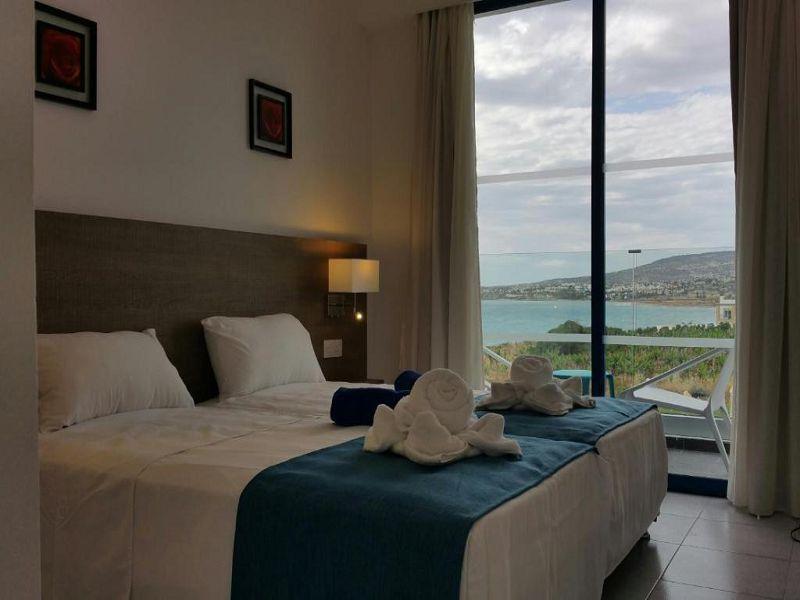 One Bedroom Apartment Pool and Sea View