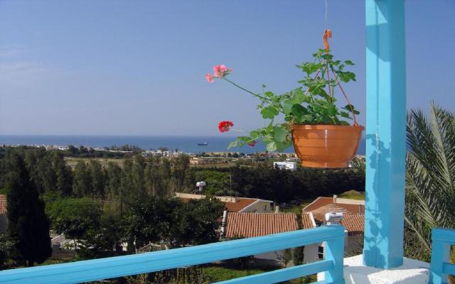 One Bedroom Apartment Inland View