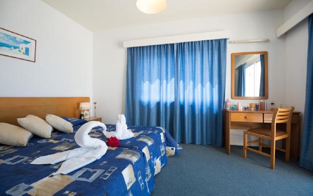 One Bedroom Apartment Inland View