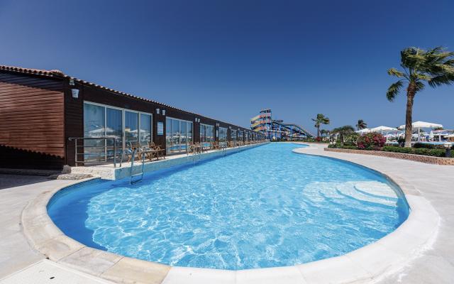 Swim Up Pool