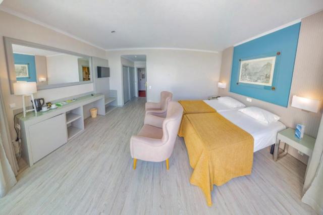 Deluxe Double or Twin Room with Ocean View
