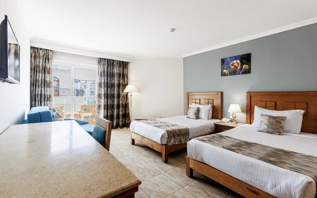 Standard Side Sea View Room