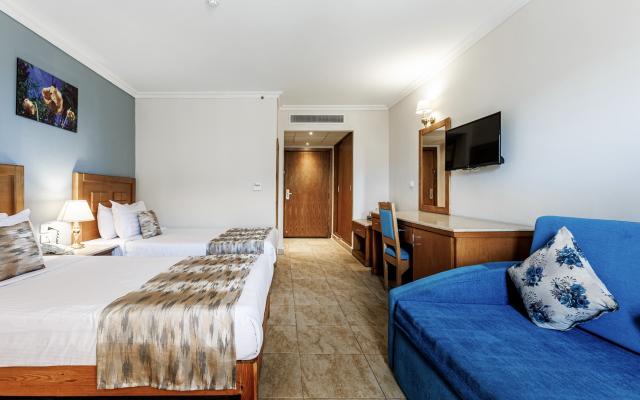 Standard Side Sea View Room