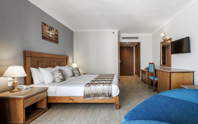 Standard Side Sea View Room