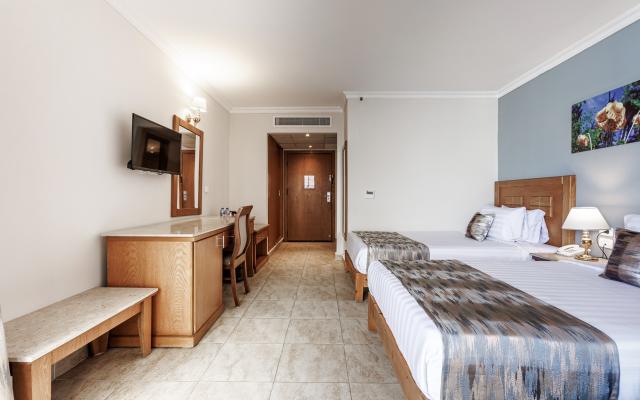 Standard Side Sea View Room