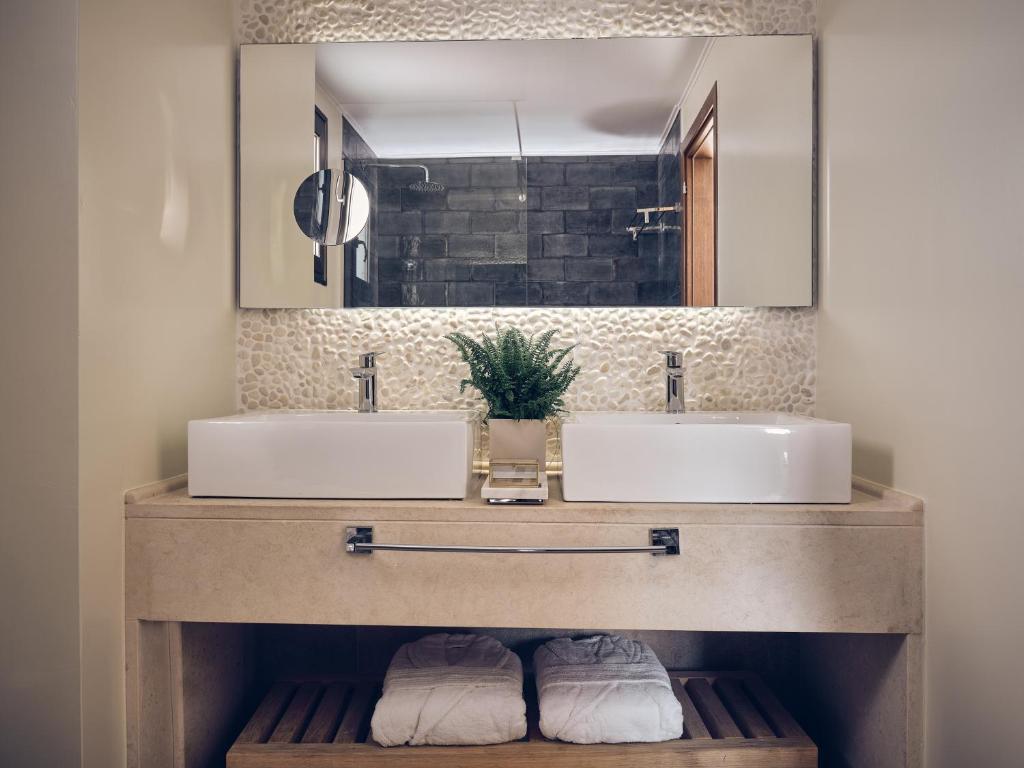 Room Superior Sharing Pool Sea View