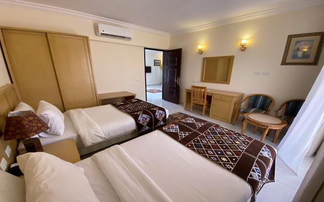 Family Suite Pool View Room 