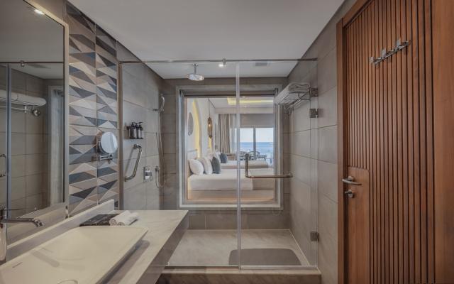 Posh Jacuzzi Suite SF 