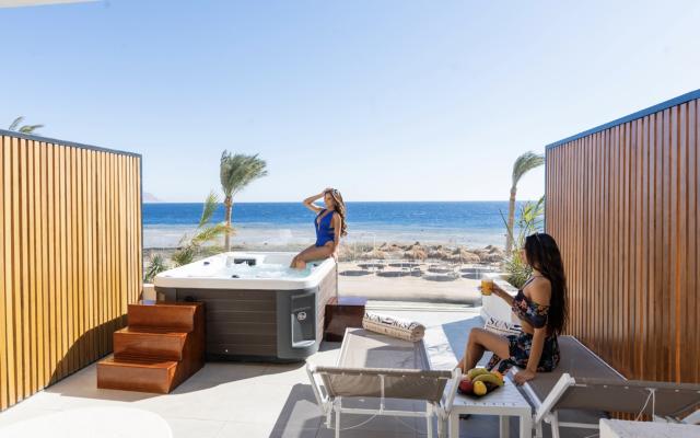 Posh Jacuzzi Suite SF 