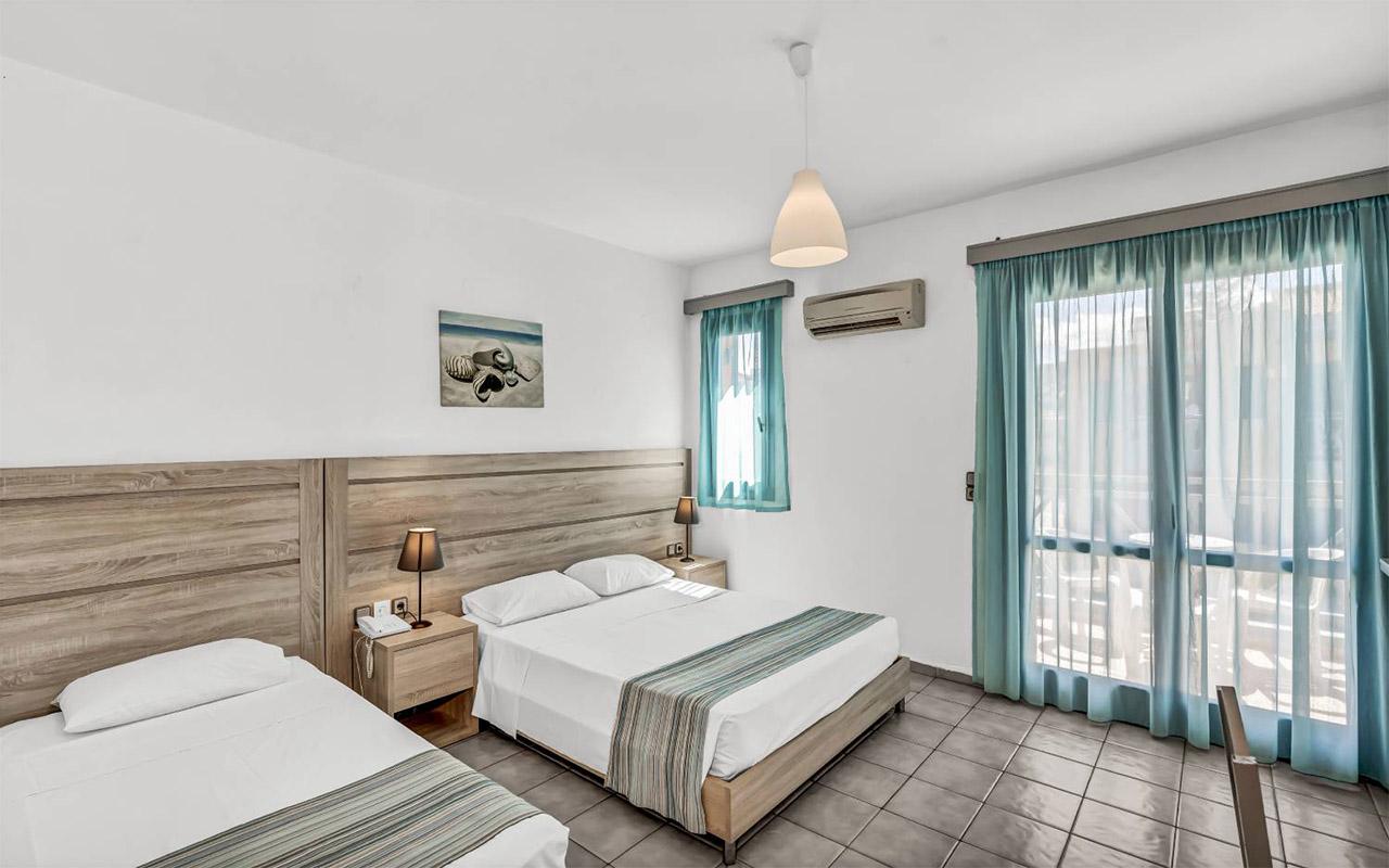 Double Room Pool Front A/C