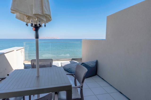 Junior Suite 1 Bedroom & living Room Sea View 2-4 Pax A/C